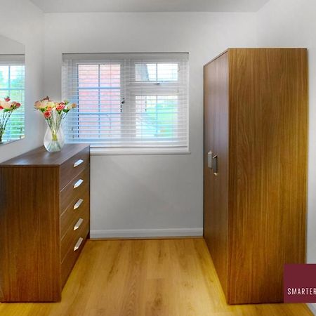 Wokingham - 2 Bed Modern House - Parkingアパートメント エクステリア 写真