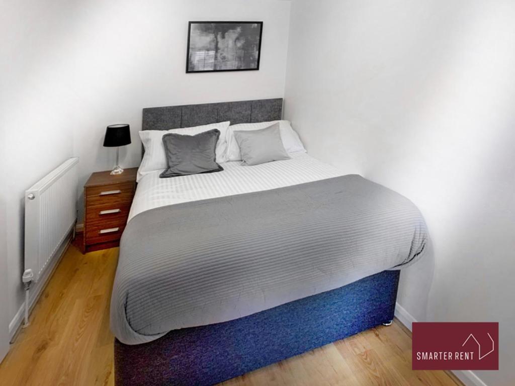 Wokingham - 2 Bed Modern House - Parkingアパートメント エクステリア 写真
