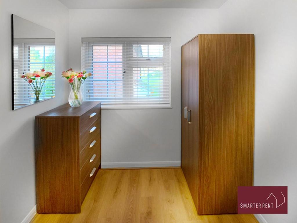 Wokingham - 2 Bed Modern House - Parkingアパートメント エクステリア 写真