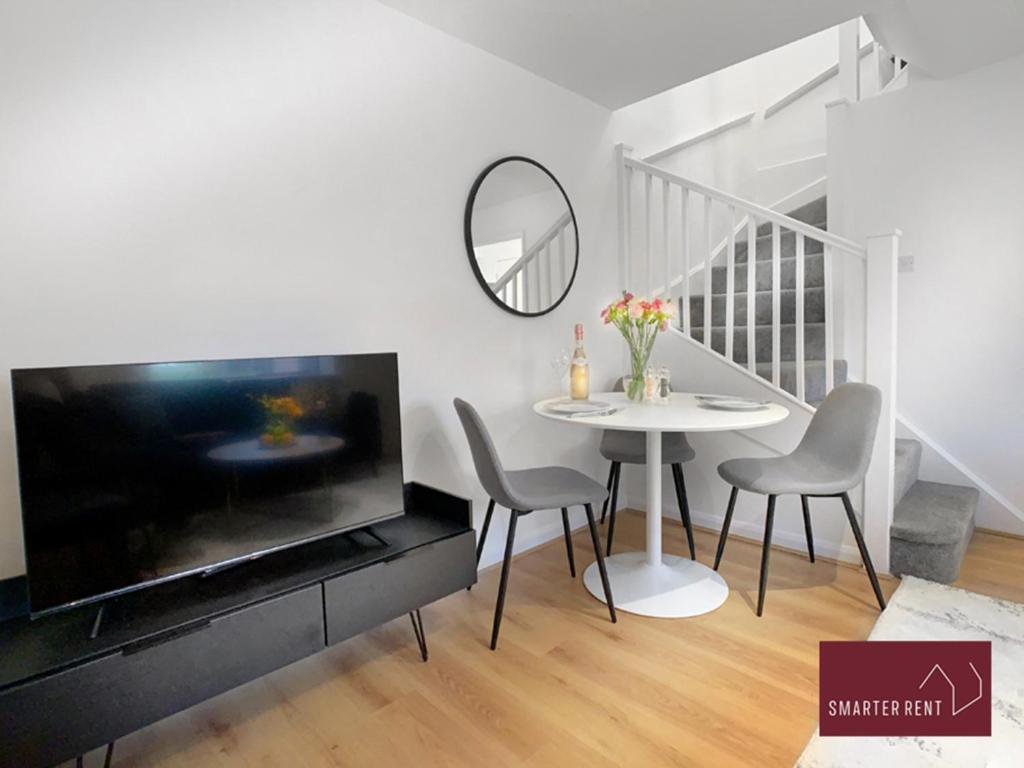 Wokingham - 2 Bed Modern House - Parkingアパートメント エクステリア 写真