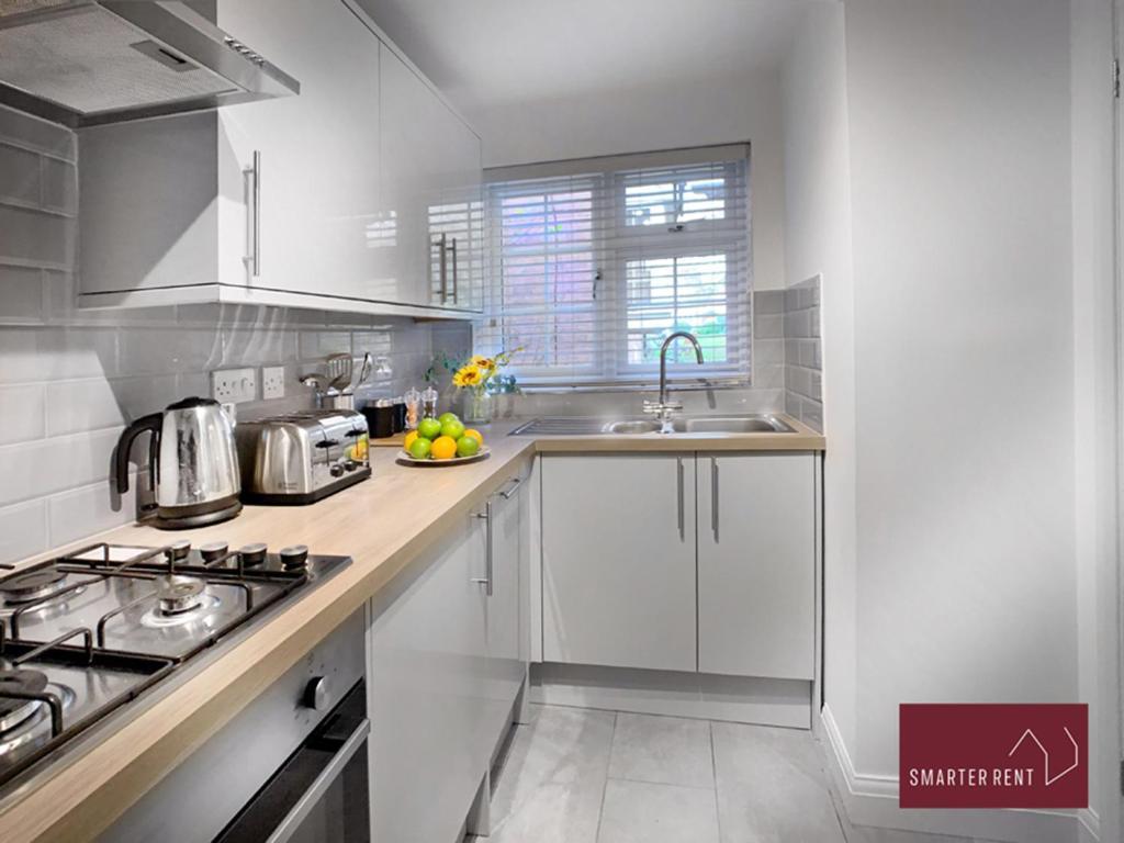 Wokingham - 2 Bed Modern House - Parkingアパートメント エクステリア 写真